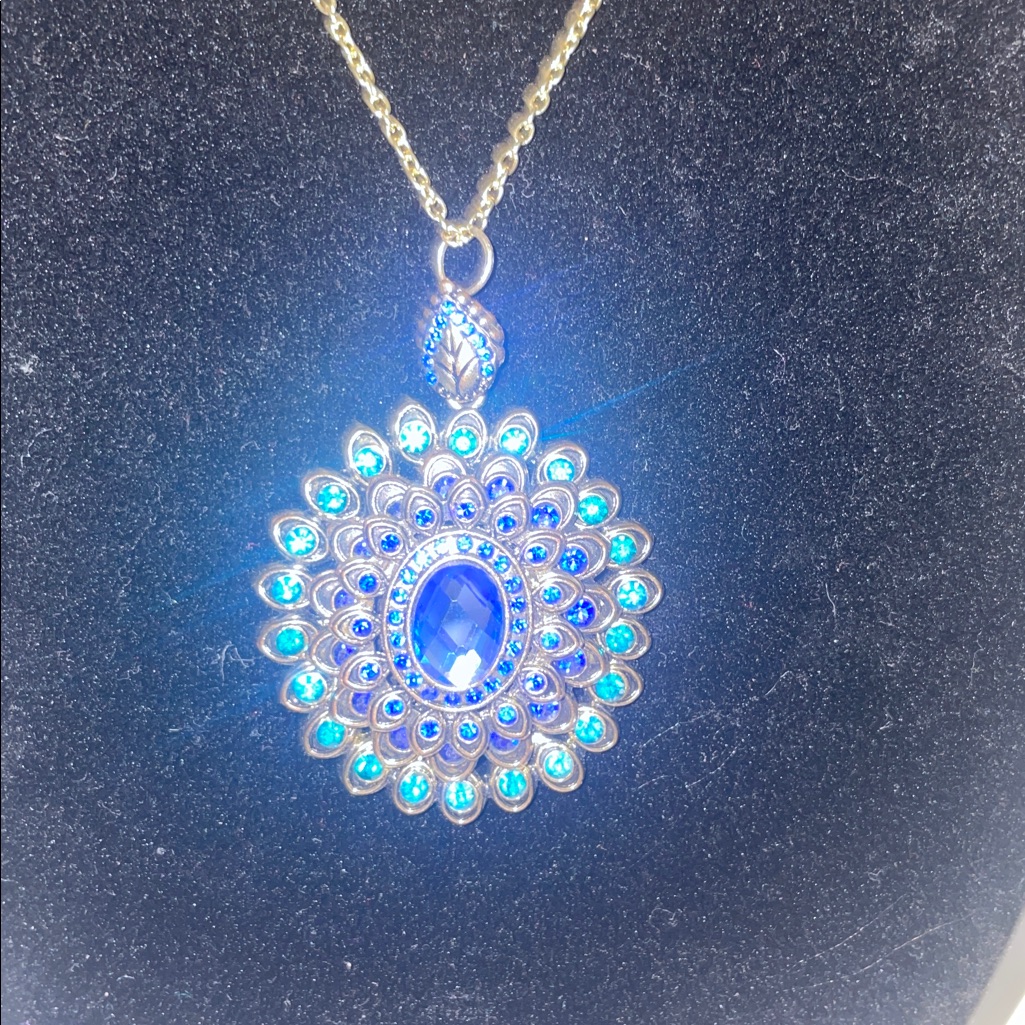 Blue And Silver Pendant Necklace693